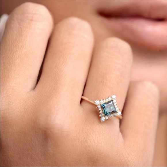 New 18K Gold Plated Dainty Promise  Square Shape Shiny Zircon Elegant Ring - Picture 5 of 7